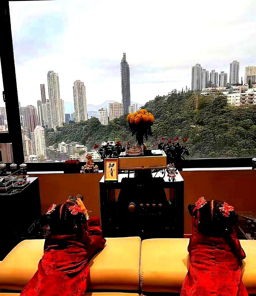 郭富城比老丈人还大2岁，愣是不让岳父母住自己的跑马地顶层豪宅。你别觉得他小气