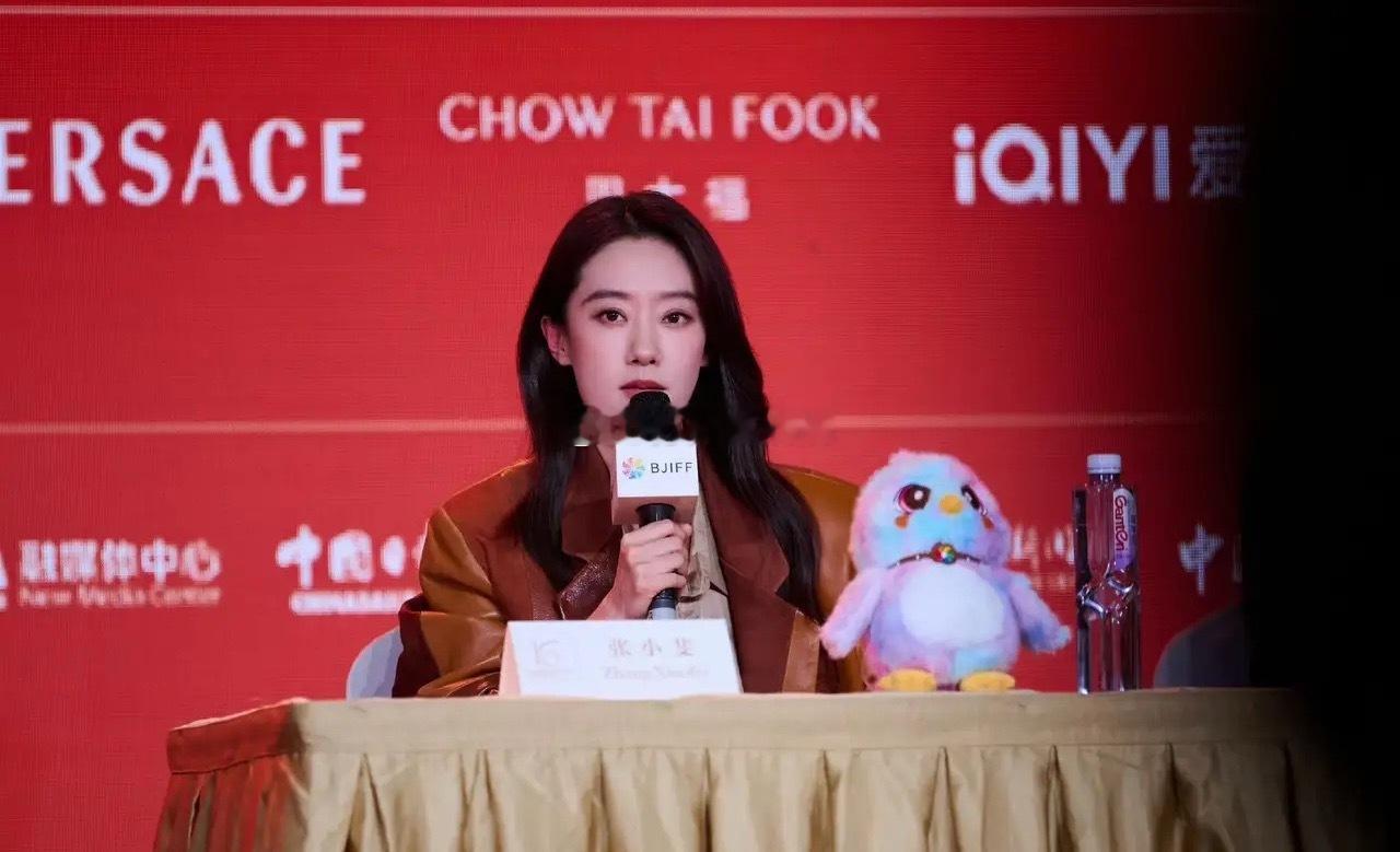 张小斐已经40岁了该做的一样没做没结婚，没生娃，没当妈恋爱也没有这次北影节当评委