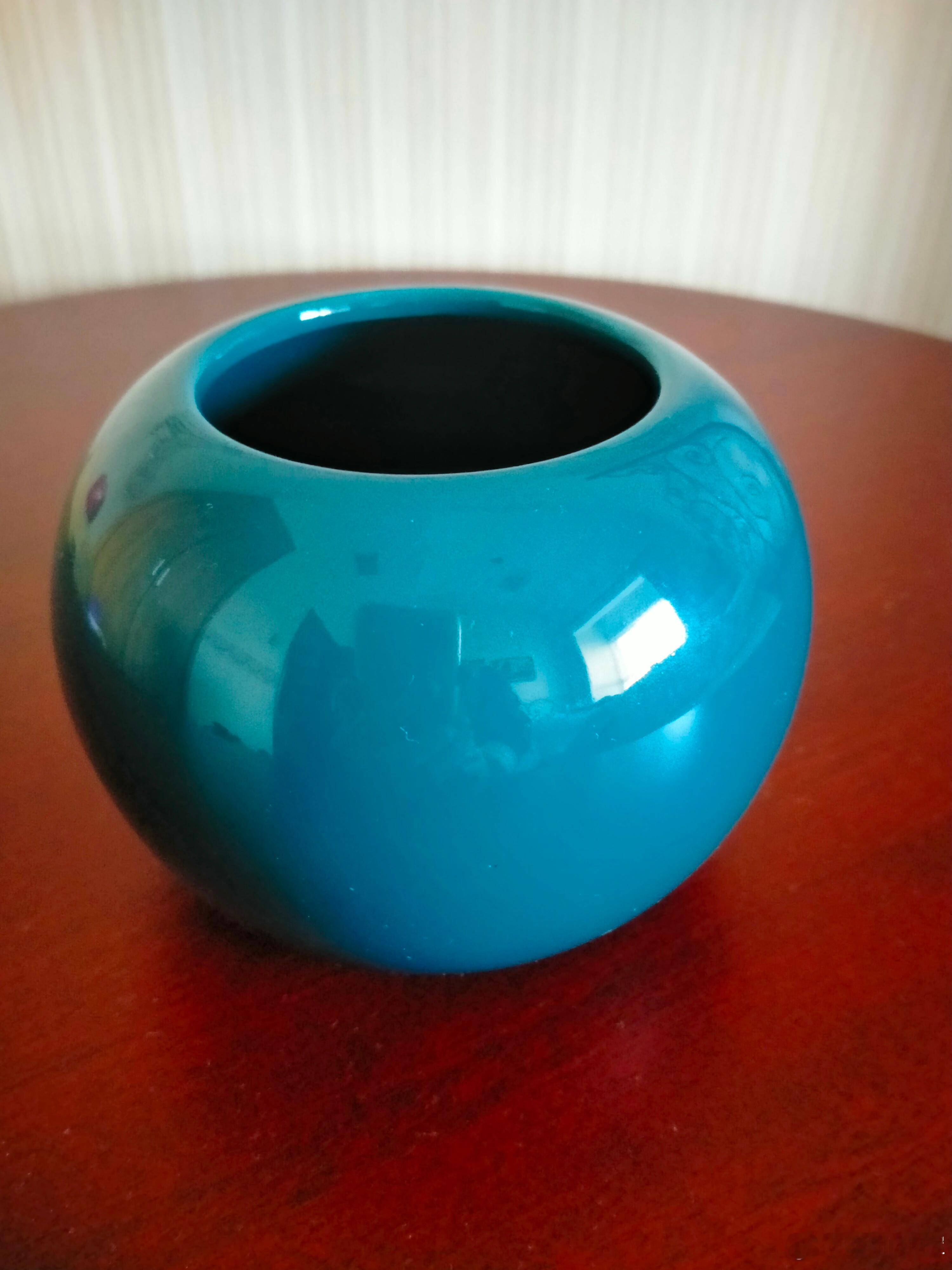 每周鉴赏收藏精品之唐代巩县窑蓝釉钵唐代巩县窑是贡窑，主要烧造唐三