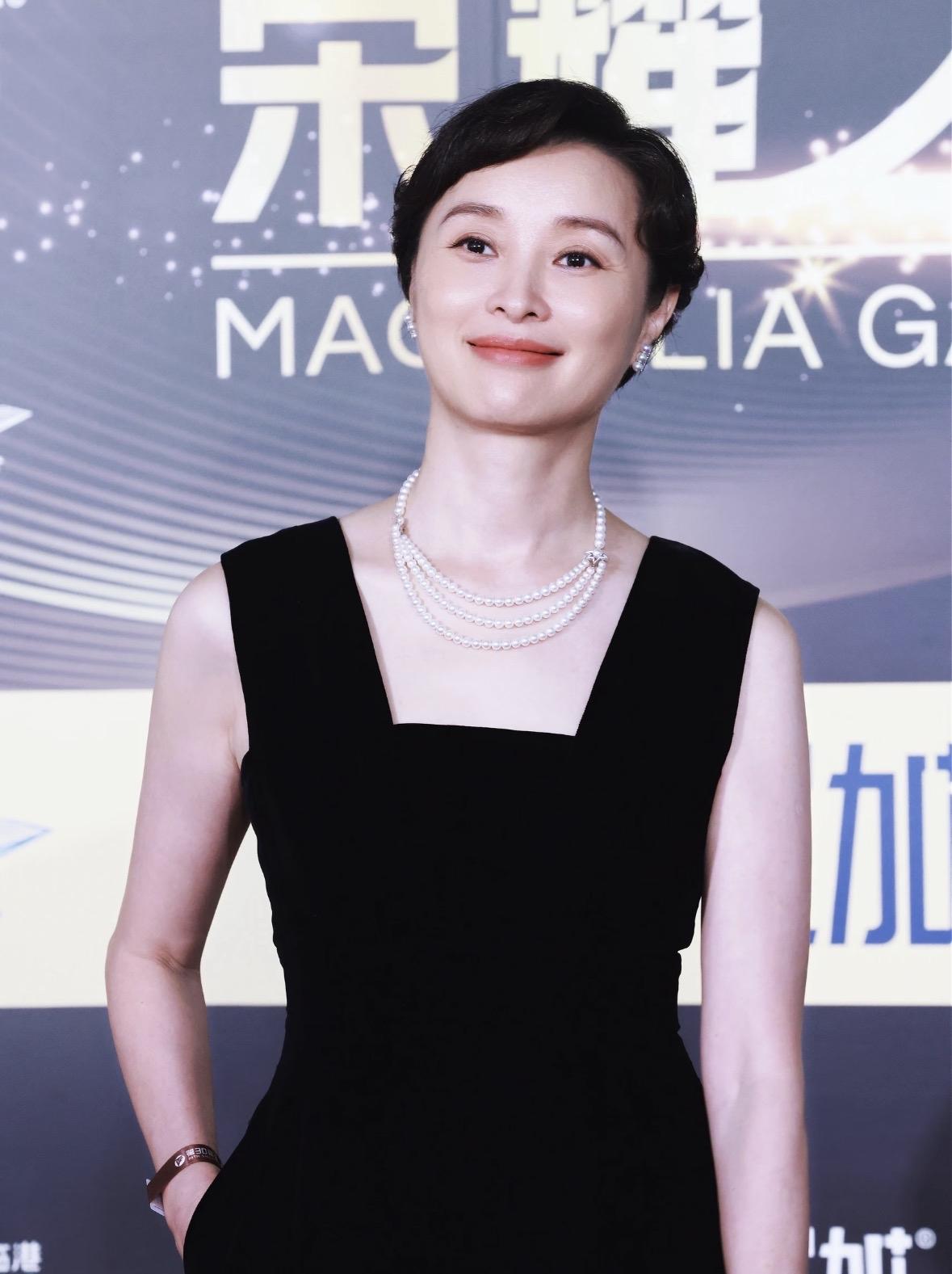 看到吴越那句“不会结婚了”，心里竟有种说不出的通透。很多人觉得她是受过伤才封
