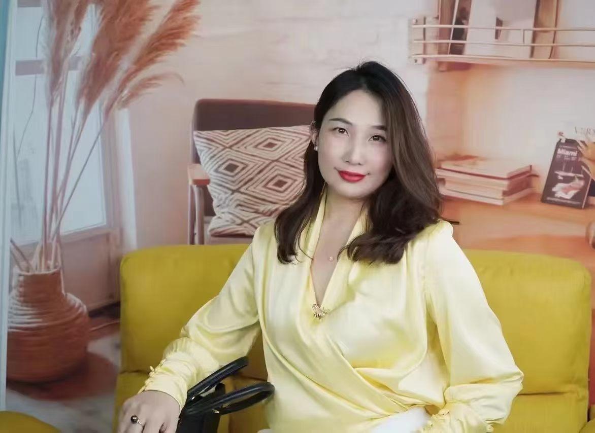 在能力范围内，喜欢当然要买啊，又不是永远风华正茂～💃我们珍藏了珠宝，珠宝珍