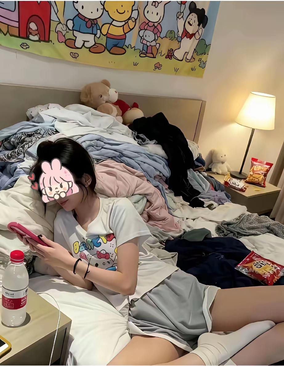 是不是美女都很邋遢，家里面都有点小乱啊