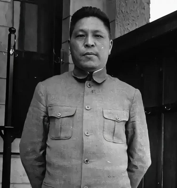 1928年，蒋鼎文坐船去普陀山游玩，途中，他遇到一个妙龄少女带了几个小孩，就问小