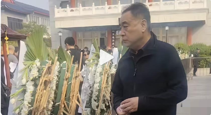 9月17日，张宏民到北京八宝山参加敬一丹的追悼会，他好低调，瘦到脱相了，差点没认