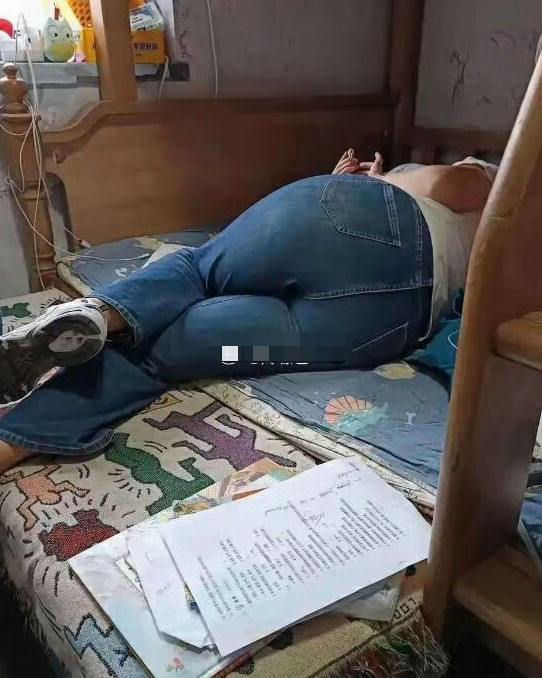 辅导孩子功课不行就知道刷手机