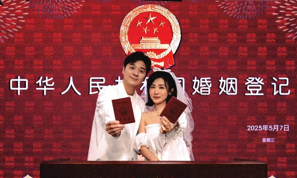 《狂飙》男演员官宣领证，网友送祝福！5月8日下午18：08，男演员赵梓冲在社交