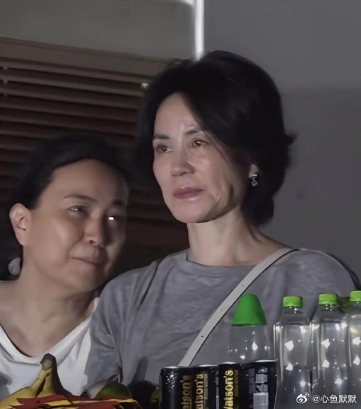 这才是王菲最真实的样子。​​​
