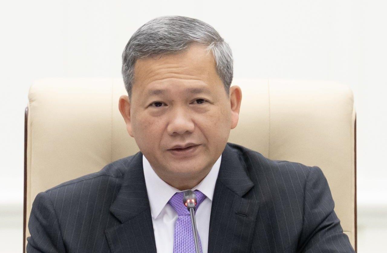 当了首相催人老。柬埔寨首相洪玛奈今年48岁，但已经满头白发，面容憔悴。与两年前刚