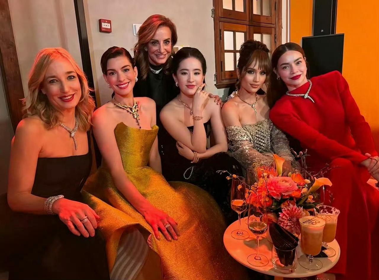 全世界的顶级神颜齐聚，你最喜欢谁刘亦菲刘亦菲身材