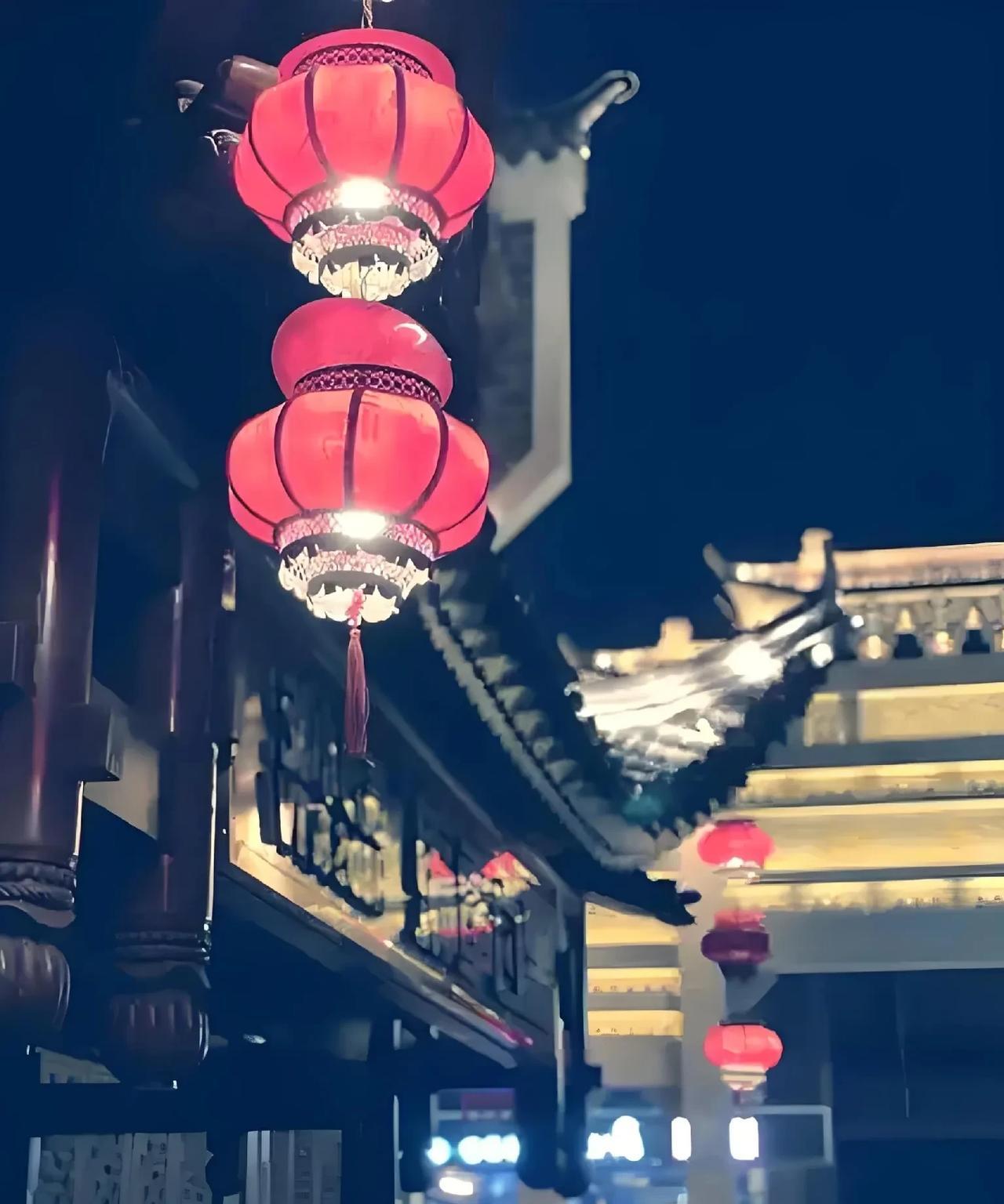 张家界的一个景点被中央电视台“焦点访谈”节目批评，这地方反倒能火起来。节目大致