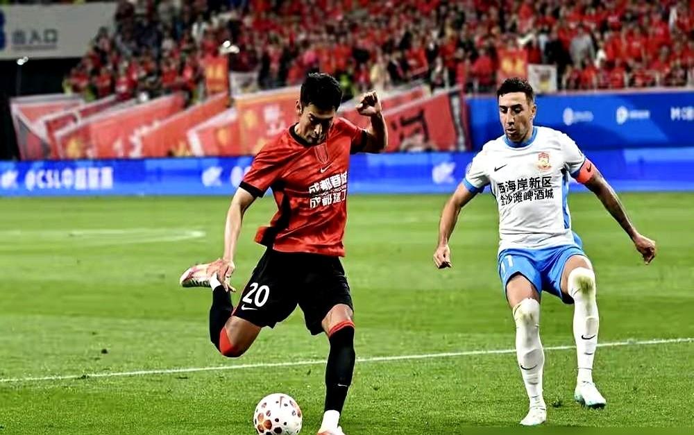 成都蓉城这球看着是真过瘾！四场比赛狂轰14个球，5比1干脆利落拿下青岛西海岸