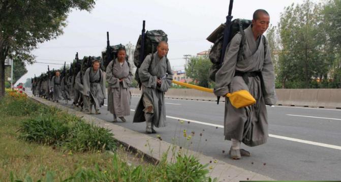 辽宁省有一座寺庙，里边住了100多个尼姑，这里的尼姑们每天只能睡4个小时，吃一顿