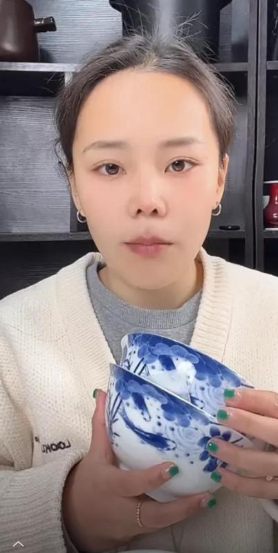 三石是不是好媳妇我不知道，但她直播间的言行让我对她产生质疑。她不断在网络