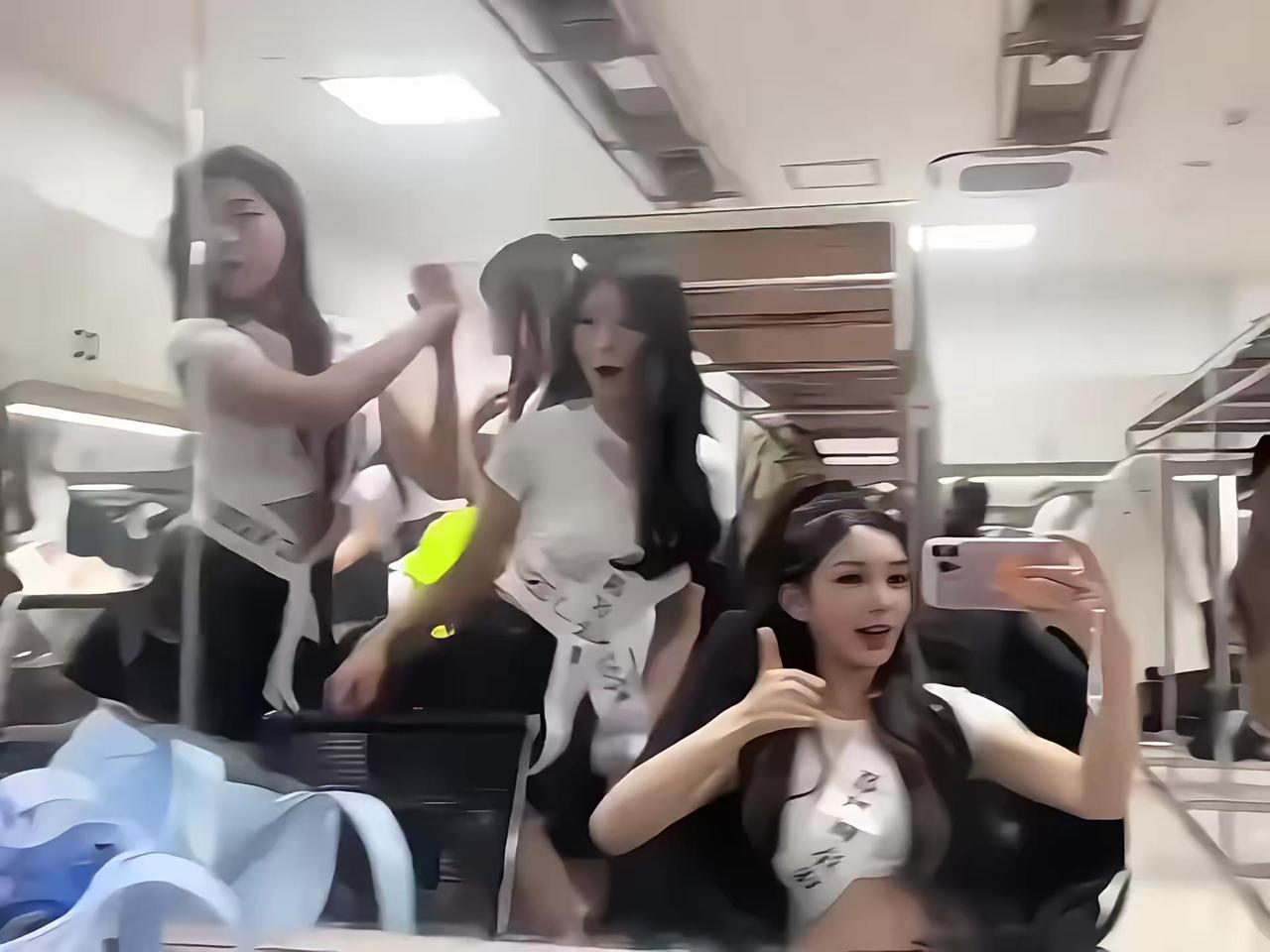 这拉拉队好漂亮啊！