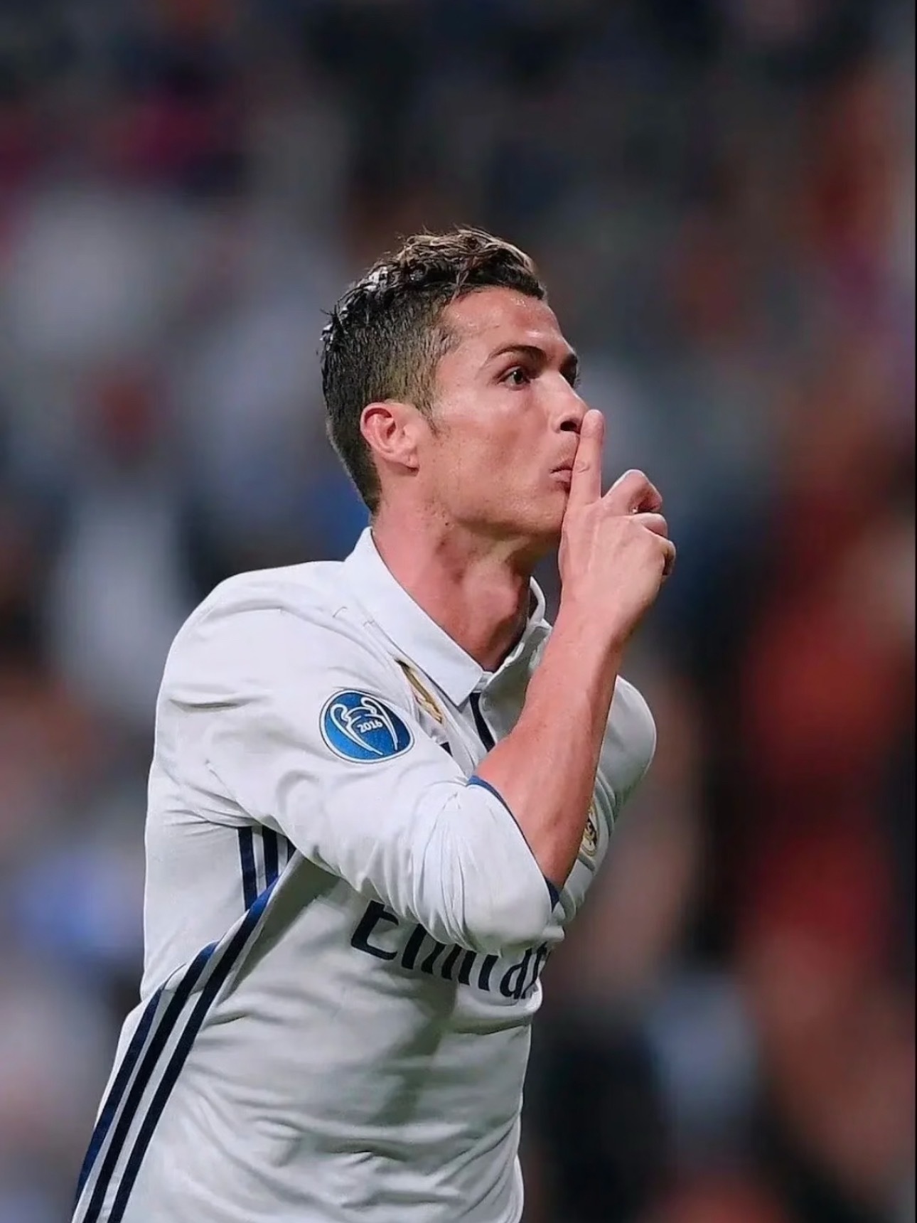 据足坛记者本·雅各布斯爆料，40岁葡萄牙传奇C罗预计2027年夏天告别利雅得胜利