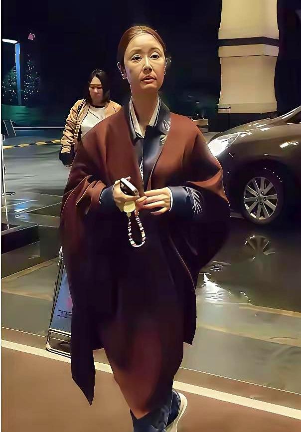 都说林心如的脸“馒化”了，撞脸张铁林，可我研究了一下，发现真正的问题根本不在脸上