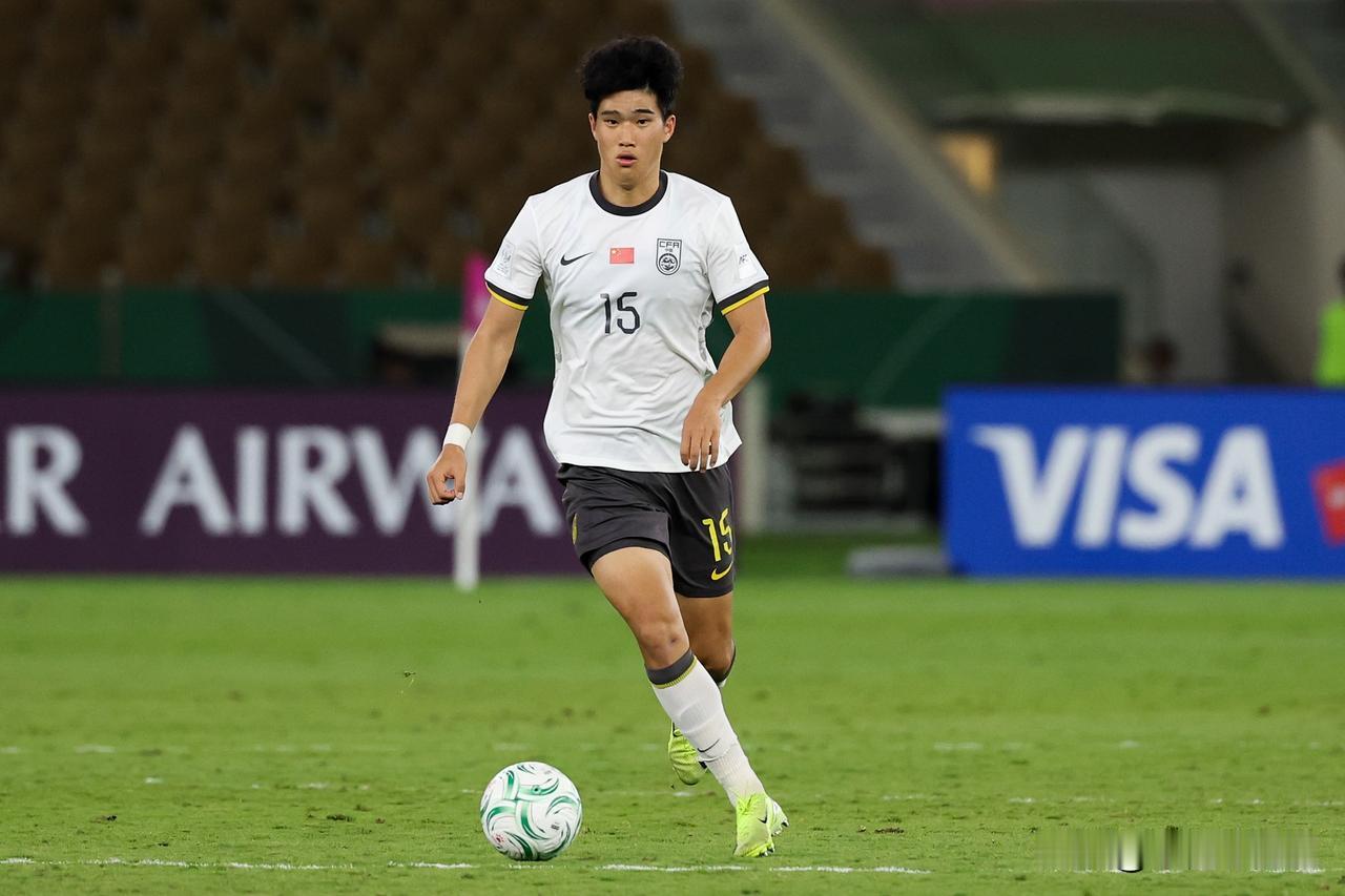 彭啸也成为水涨船高的香饽饽。国安许下北京户口，海港开出1000万报价。u23