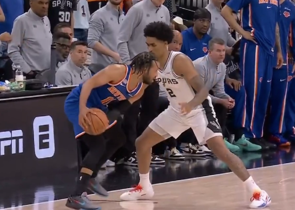 NBA总决赛G2实时战况，唐斯17+7不输文班亚马，尼克斯首节输9分第二节净胜1