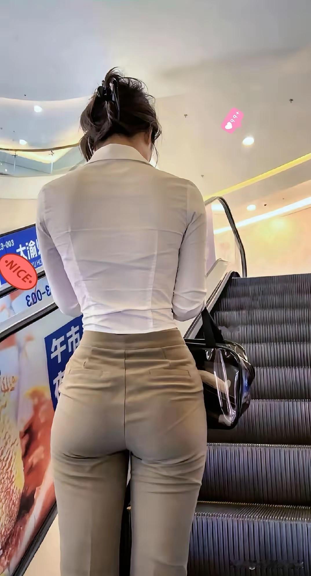 当如此身材穿的搭女神出现，你会先看脸还是先被身材穿搭圈粉？当你撞见这样一身