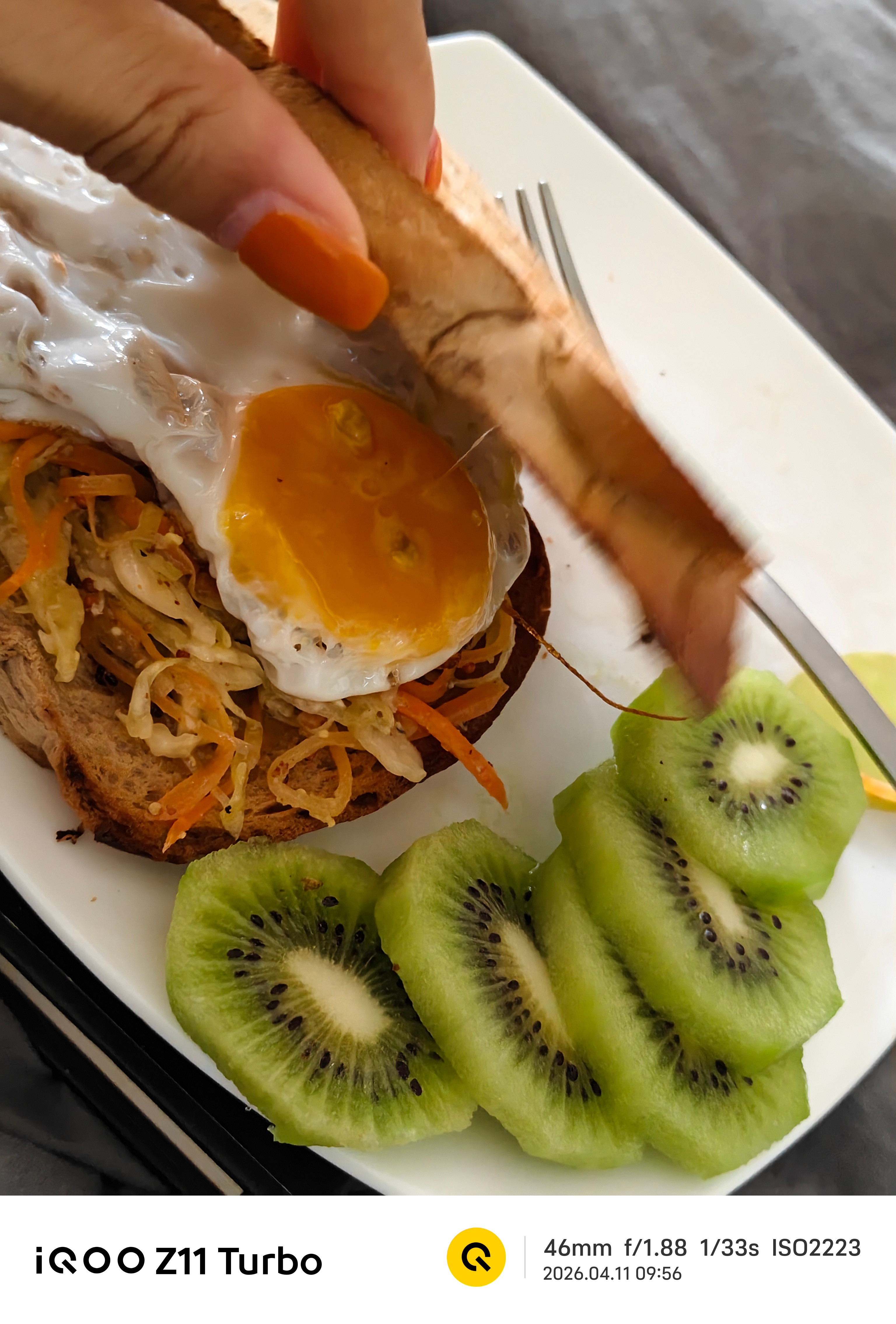 今天的早餐，最近便秘了，每天都要吃这个水果iqooiqooz11turbo