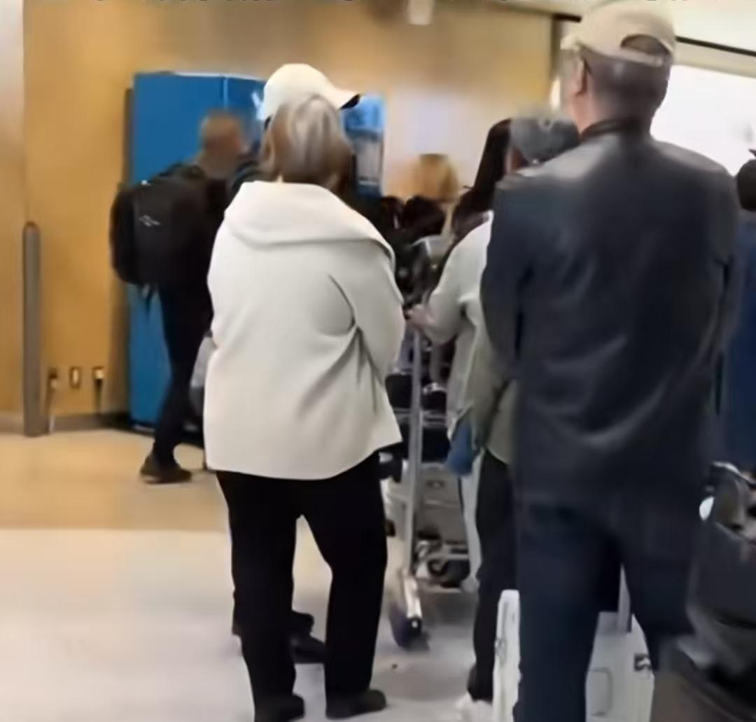 这下是真傻眼了！当初国家三令五申发赴日旅游风险提示，说治安不靖还藏着安全隐患