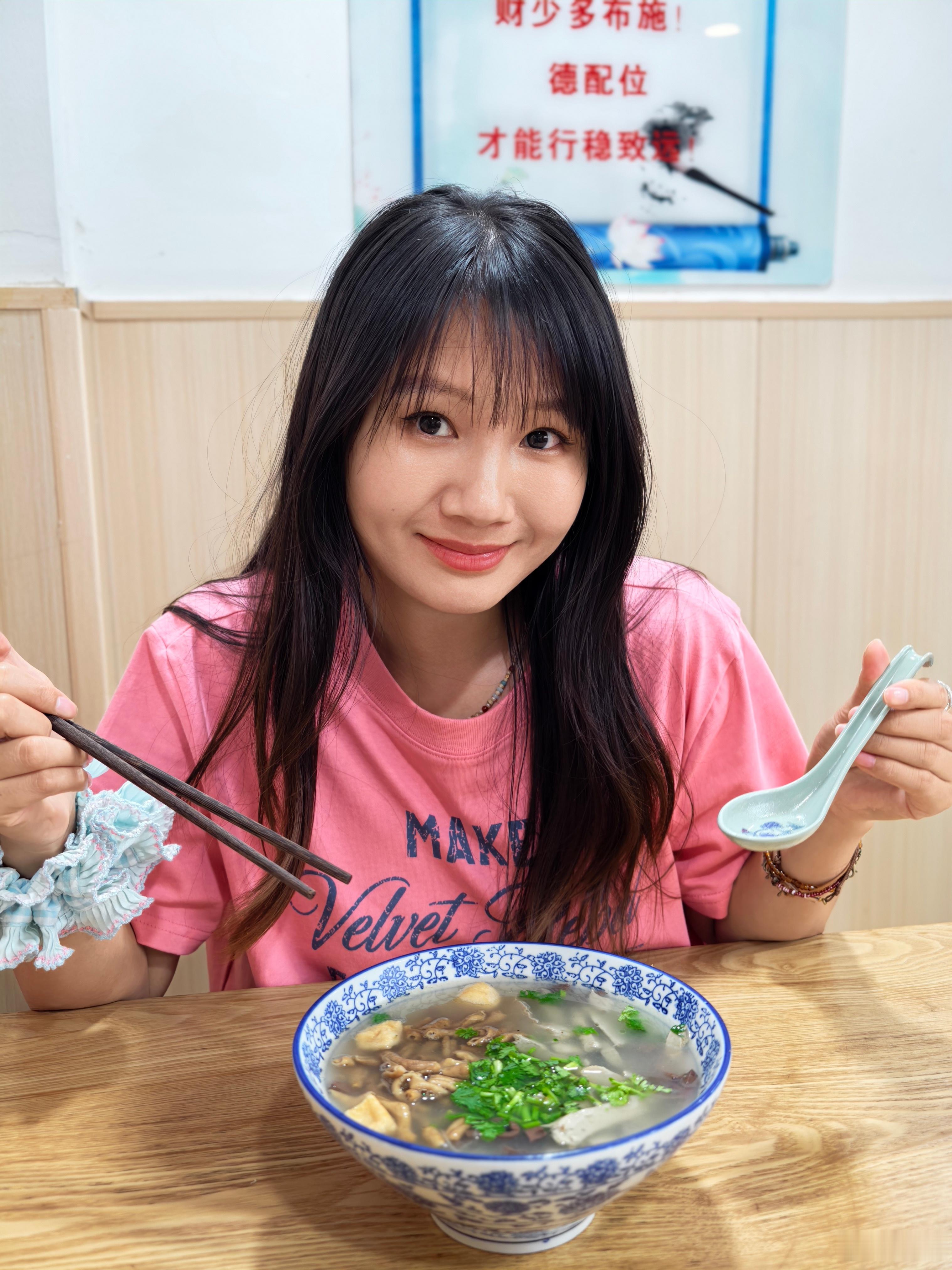 鸭血粉丝汤吃上了，好吃好吃😘​​​