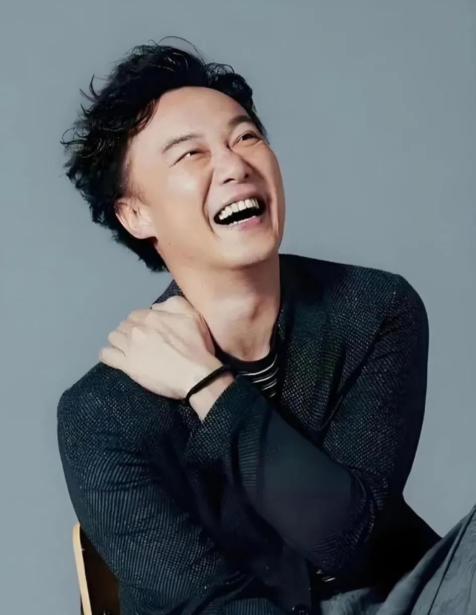 一觉醒来，认识和不认识陈奕迅的人都沉默了，他只是在日本开了一个演唱会而已，大