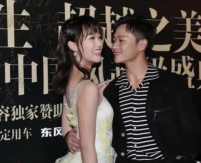曹骏本来就是一个老实本分的人，他妈妈在他拍戏的时候一直陪着他对他严格教导。而