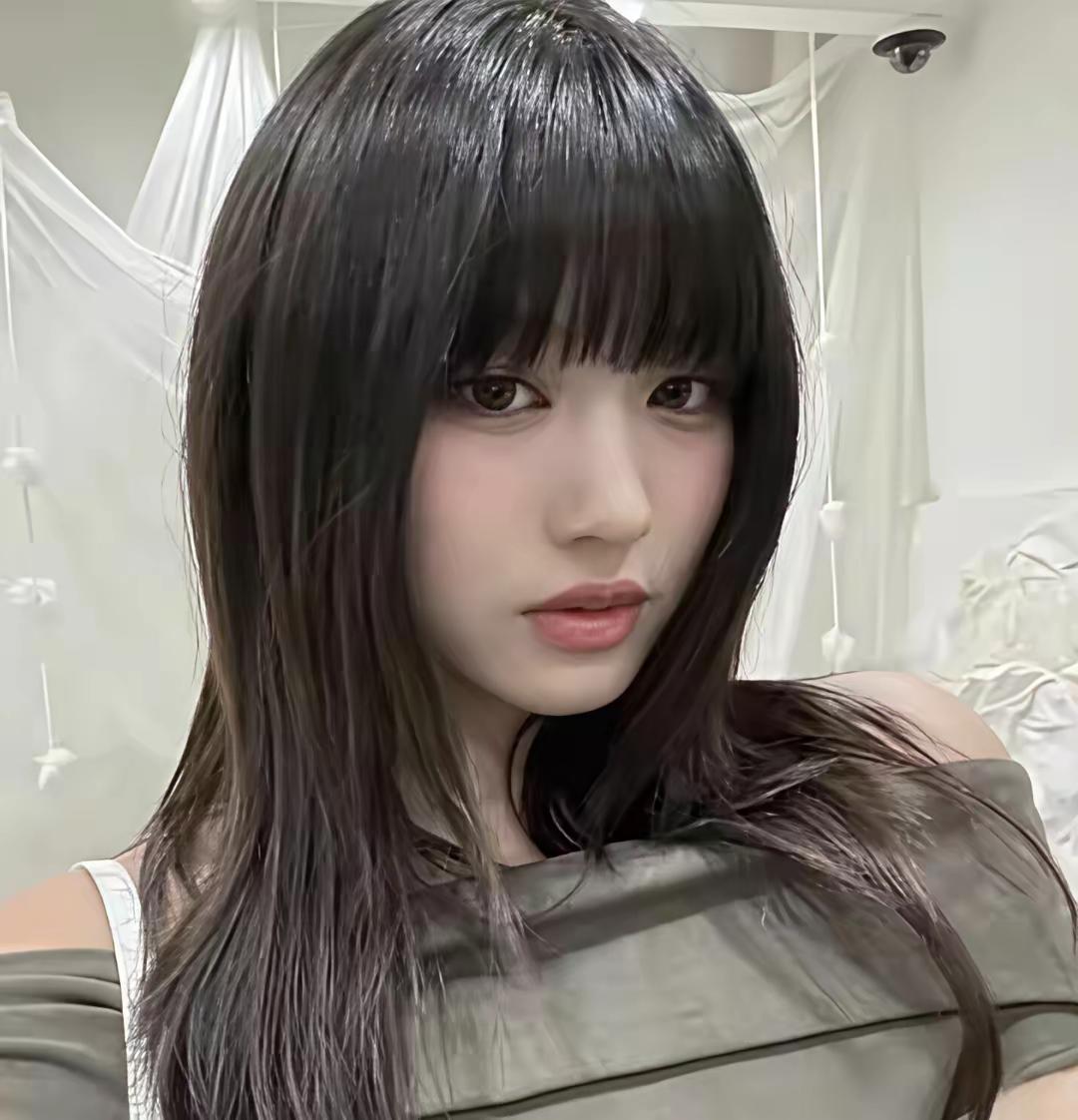 葛荟婕最近露面，提到小苹果时眼里全是笑意，再没了当年的歇斯底里——原来当一个人真