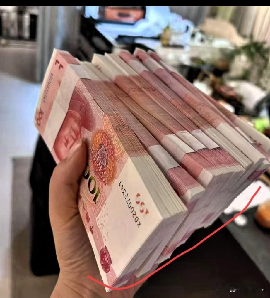 如果手上有10万块钱想要存款,建议先了解各大银行的定期利率再去选择,因为目前大部