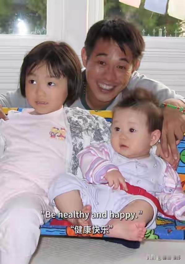 李连杰和爱女，时光催他老，也催他女儿长大了。他深爱着利智，或许没有儿子是他的遗憾