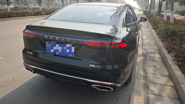 五代帝豪优点槽点优点：1、实车比图片好看太多，直瀑式格栅+贯穿尾灯，还有LE