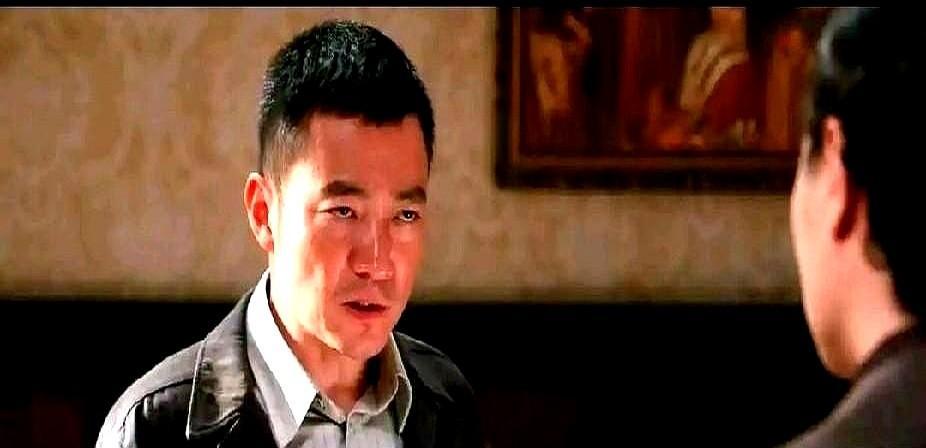 预算砍到三千w，反派连台词都懒得背。蔡孝乾这人，害死一千八百个同志，剧里却演得