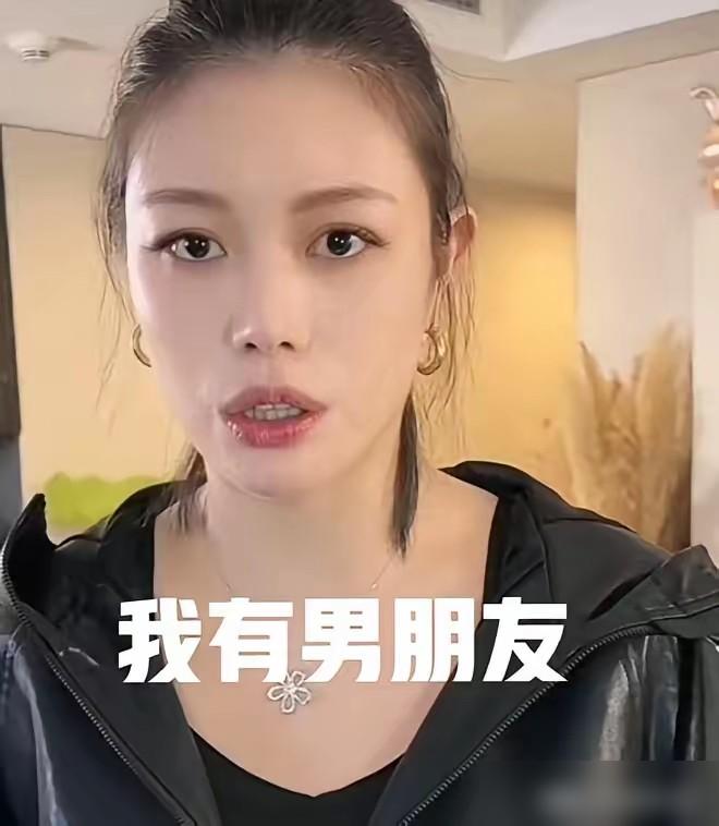 汪峰大女儿小苹果也20岁了，所有女儿中小苹果长得最漂亮了。小苹果的颜值随她的母亲