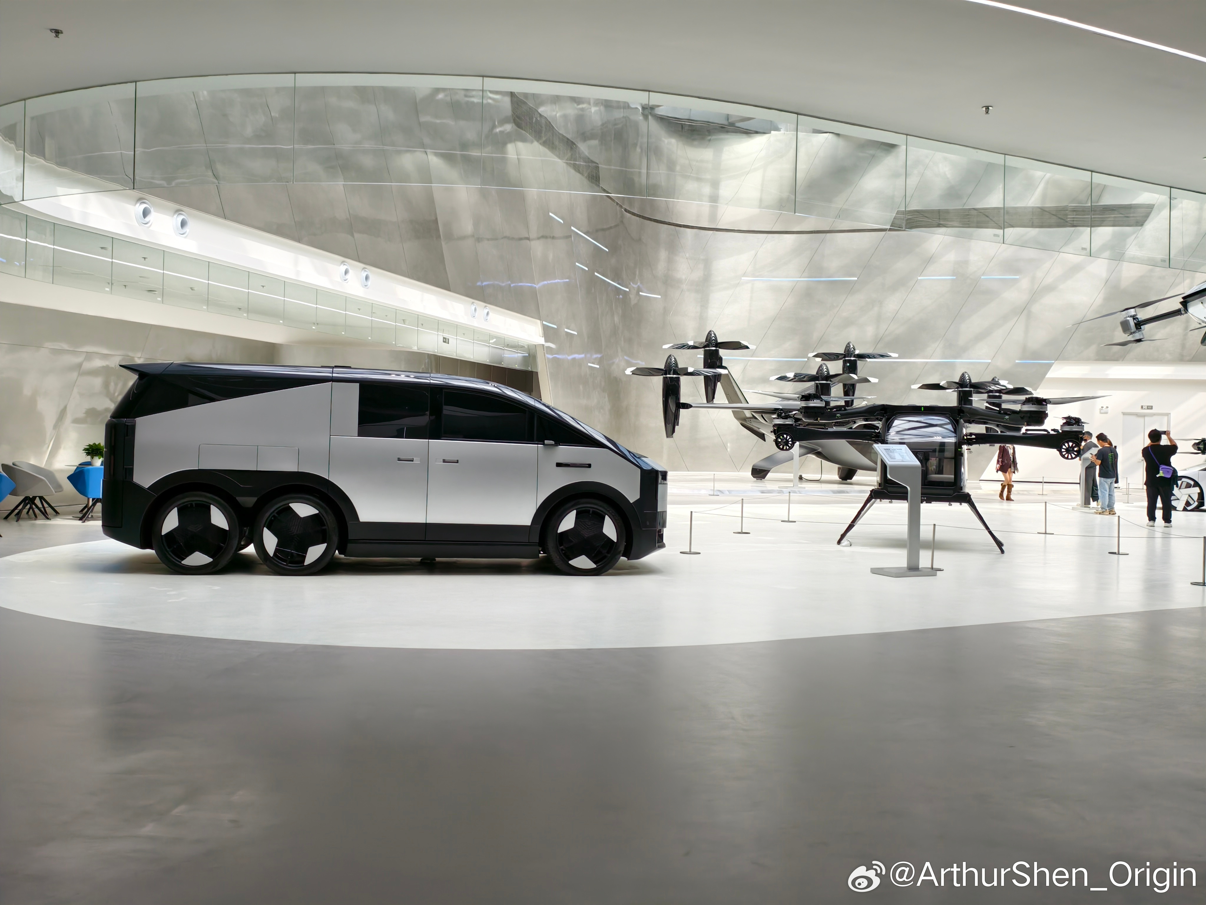 不看不知道，原来小鹏闷声不响地，已经搞了一整个系列的机器人/狗和飞行器。[捂眼睛]特