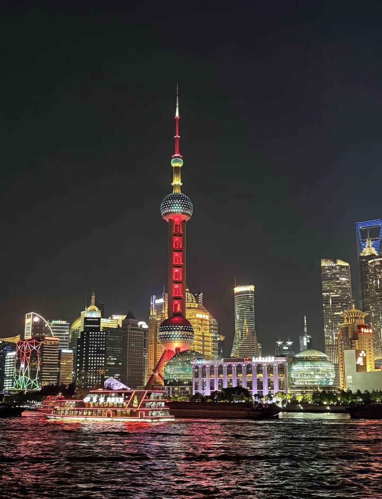 上海很美，哪里的风景更美黄浦江夜景游轮