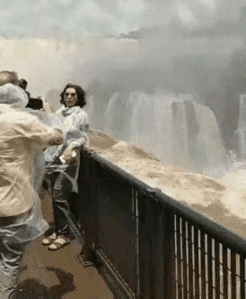 通往天堂之路，八十岁以下不要轻易尝试。[汗]