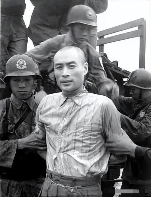 298箱绝密档案，是他留给新中国最沉默的勋章1950年，台湾刑场，聂曦笑着走
