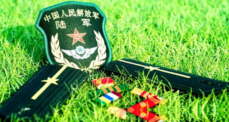 同一批分到团里的排长足足有12个人，可谁能想到，最先脱颖而出的竟然是陆军学院毕业