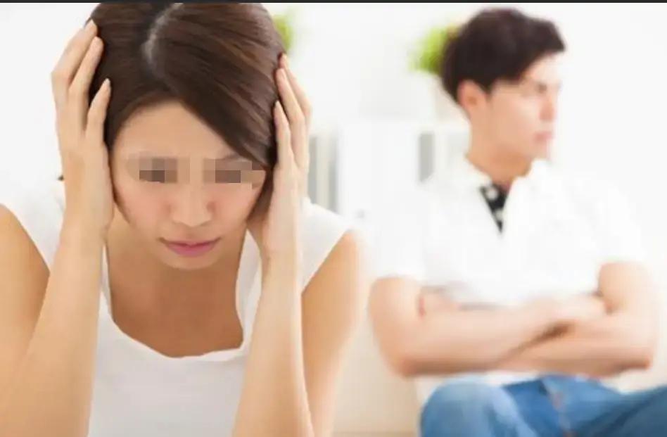 42岁周敏偷情8年零痕迹，丈夫却早把剧本看完她把情人备注成“建材供应商”，转账