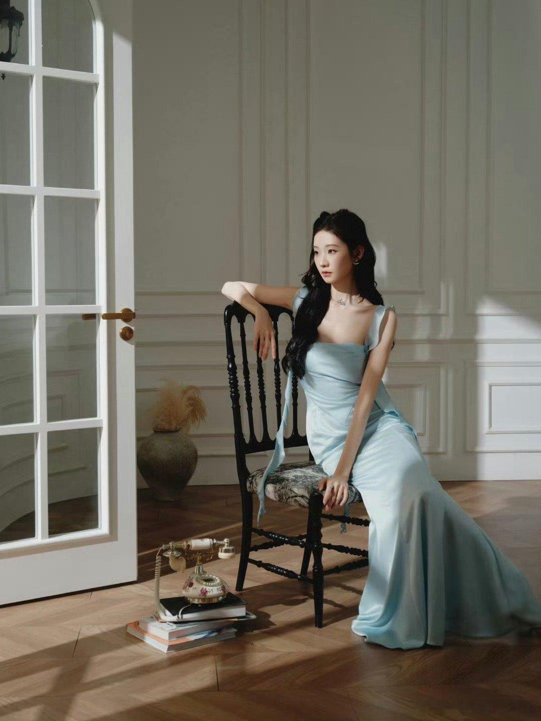 不知道张艺凡的身材很曼妙张艺凡的身材简直是老天爷赏饭吃！蓝色裙装的波浪裙带设