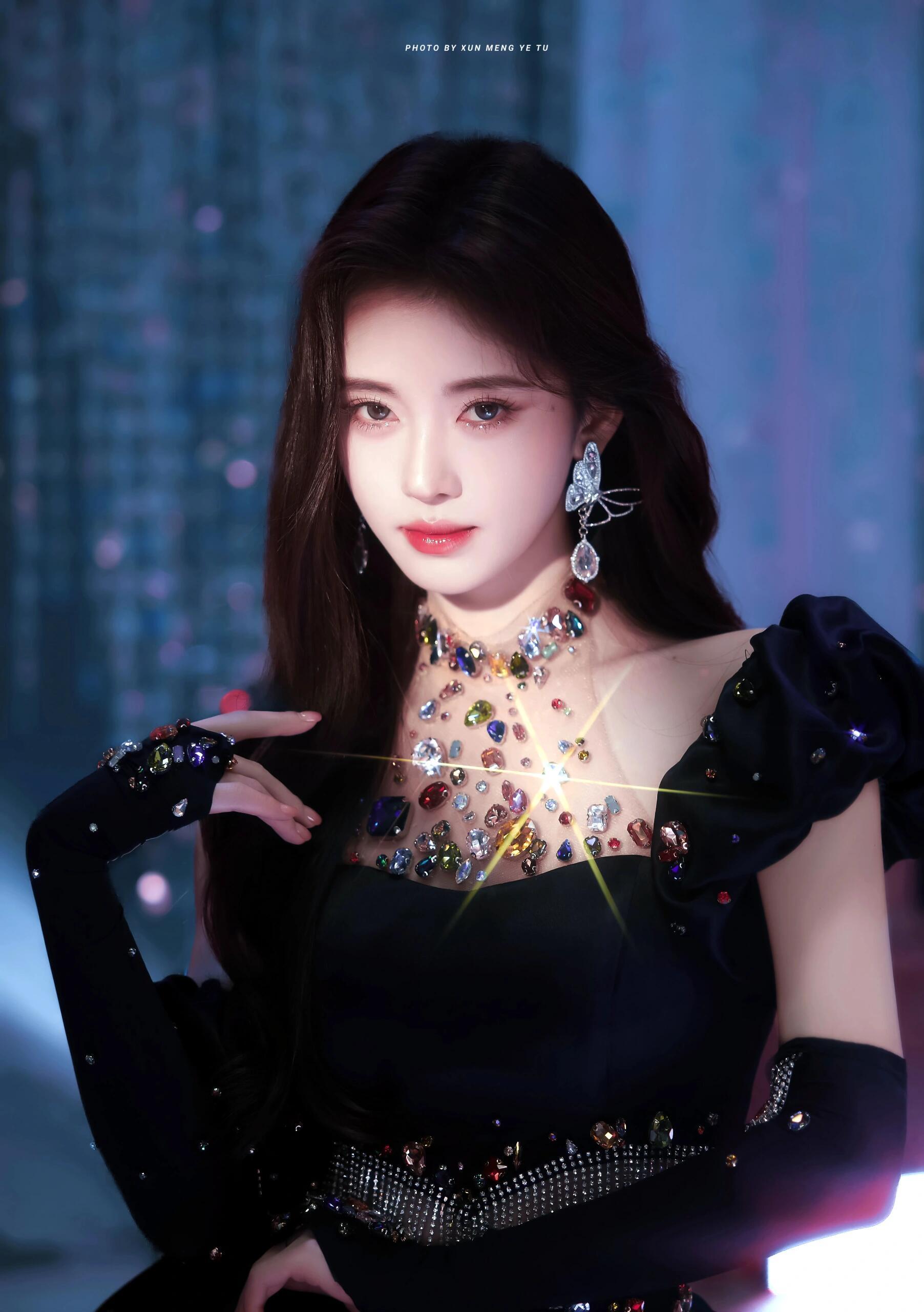 鞠婧祎是这两年Q音唯一官宣的女明星代言人，美貌实力人气并存❗️