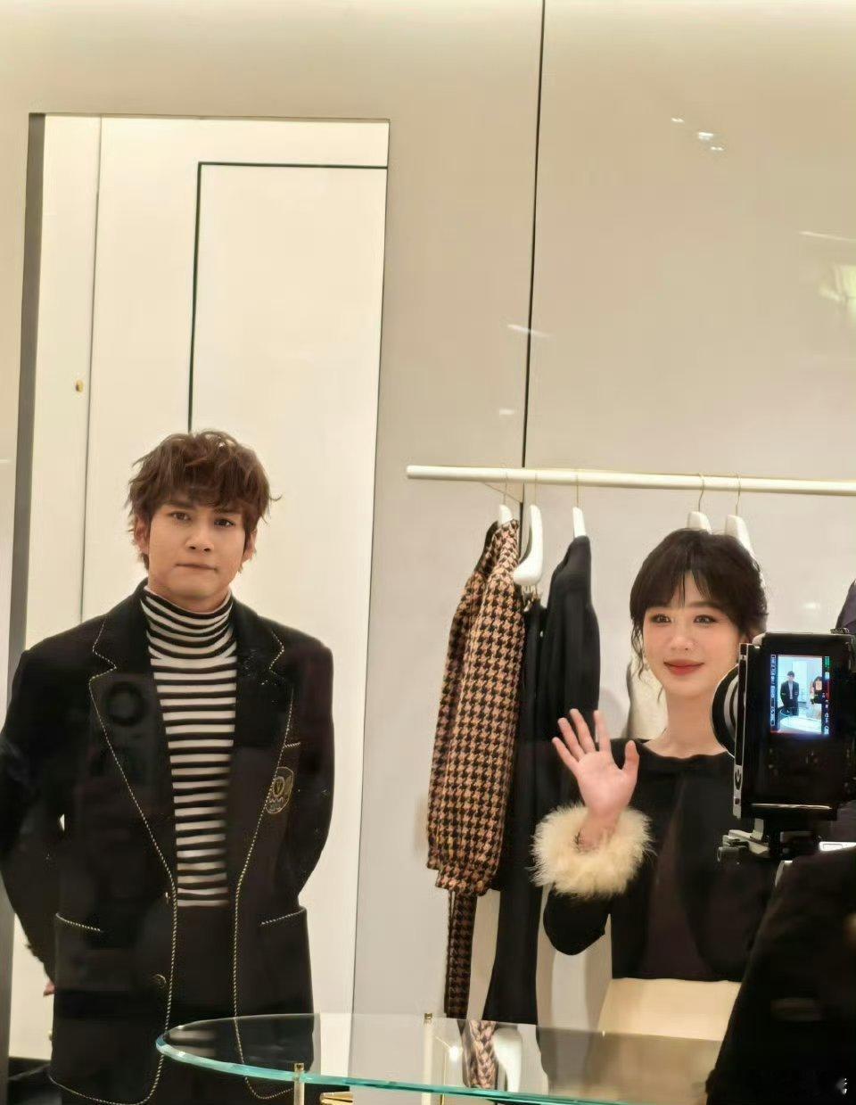 杨紫韩东君线下现场图华伦千金杨紫家业晚宴哈哈哈好美的紫妹