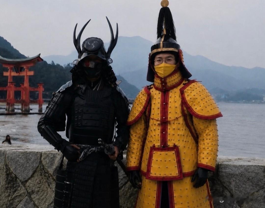 八旗铠甲和日本铠甲对比，表面上看日本铠甲看上去像是欧洲的板甲，好像防护力挺高，其
