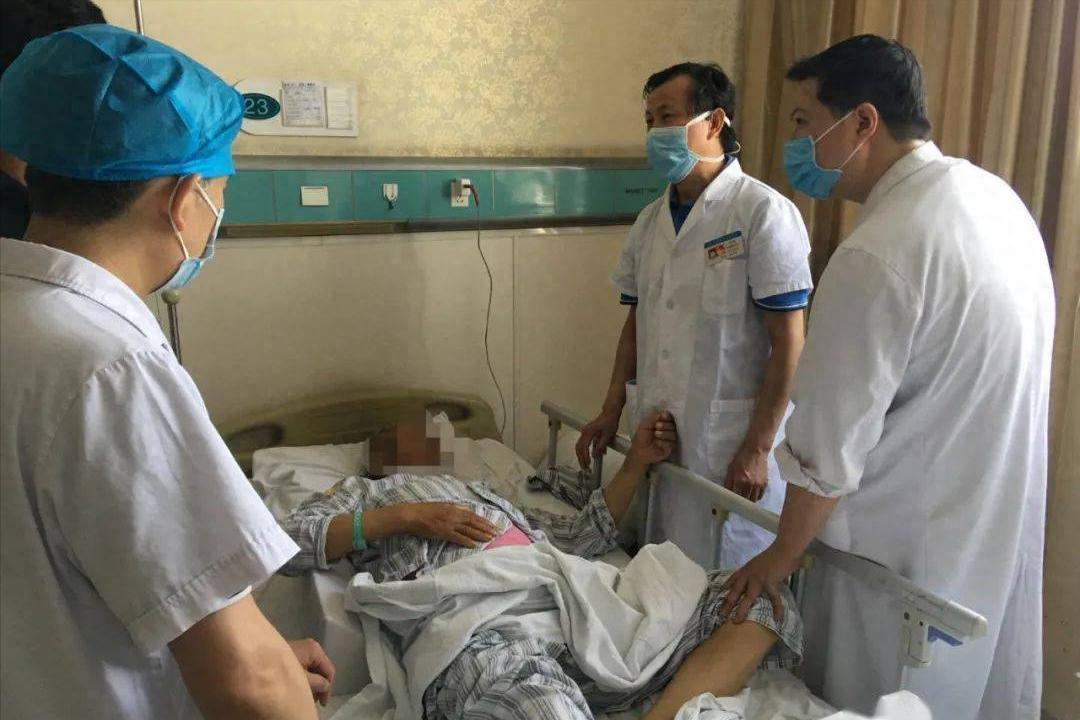 53岁大叔出院不到1年，癌症复发去世，医生无奈：3件事全当耳旁风癌症治疗结束