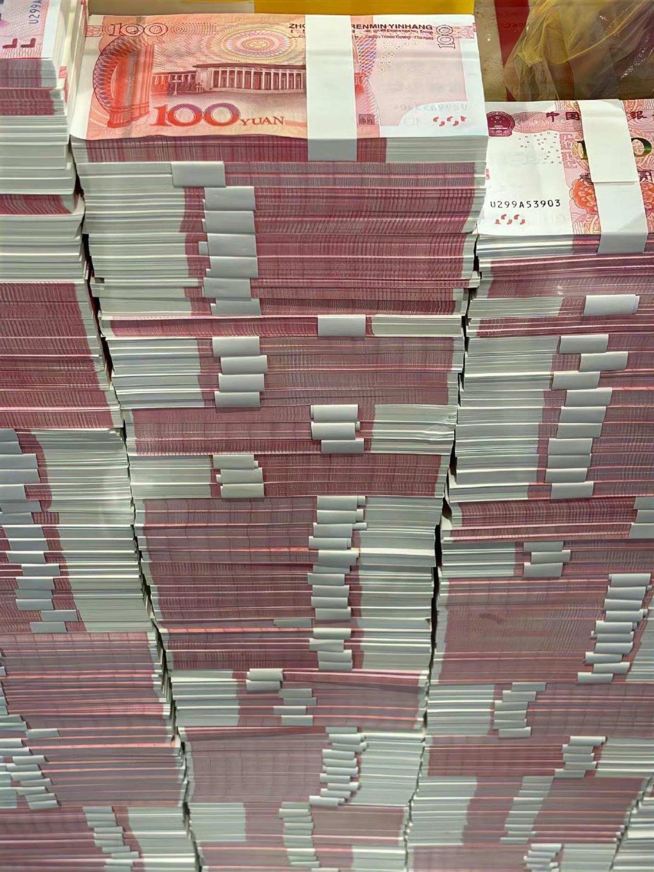 洗钱这事儿，说白了就是给黑钱“整容”，让它看起来合fa。就像开个盒饭摊，平时一天