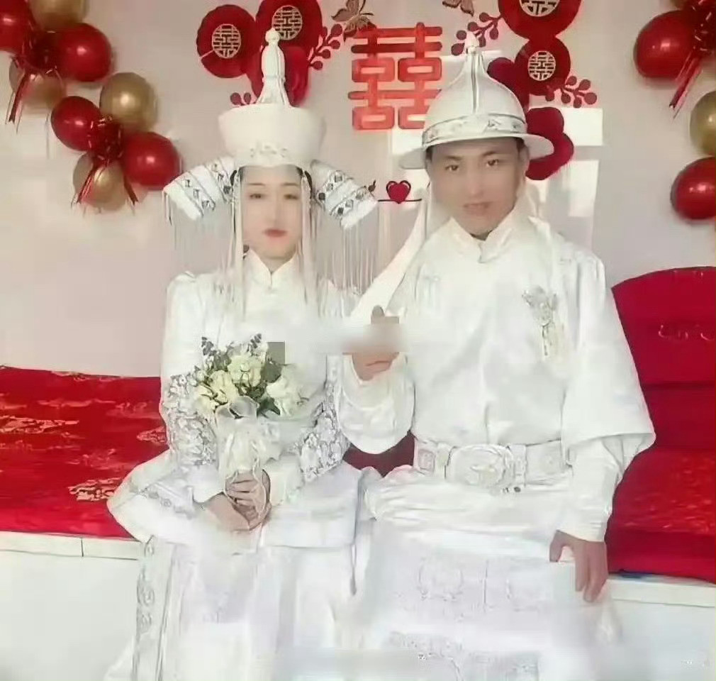 第一次看这种婚服😳好可怕啊​​​！！！​​​