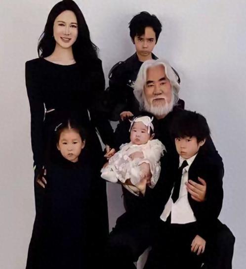 牡丹花下死！“纵欲过度”的张纪中，彻底尝尽老夫少妻的代价。张纪中，这个名字曾