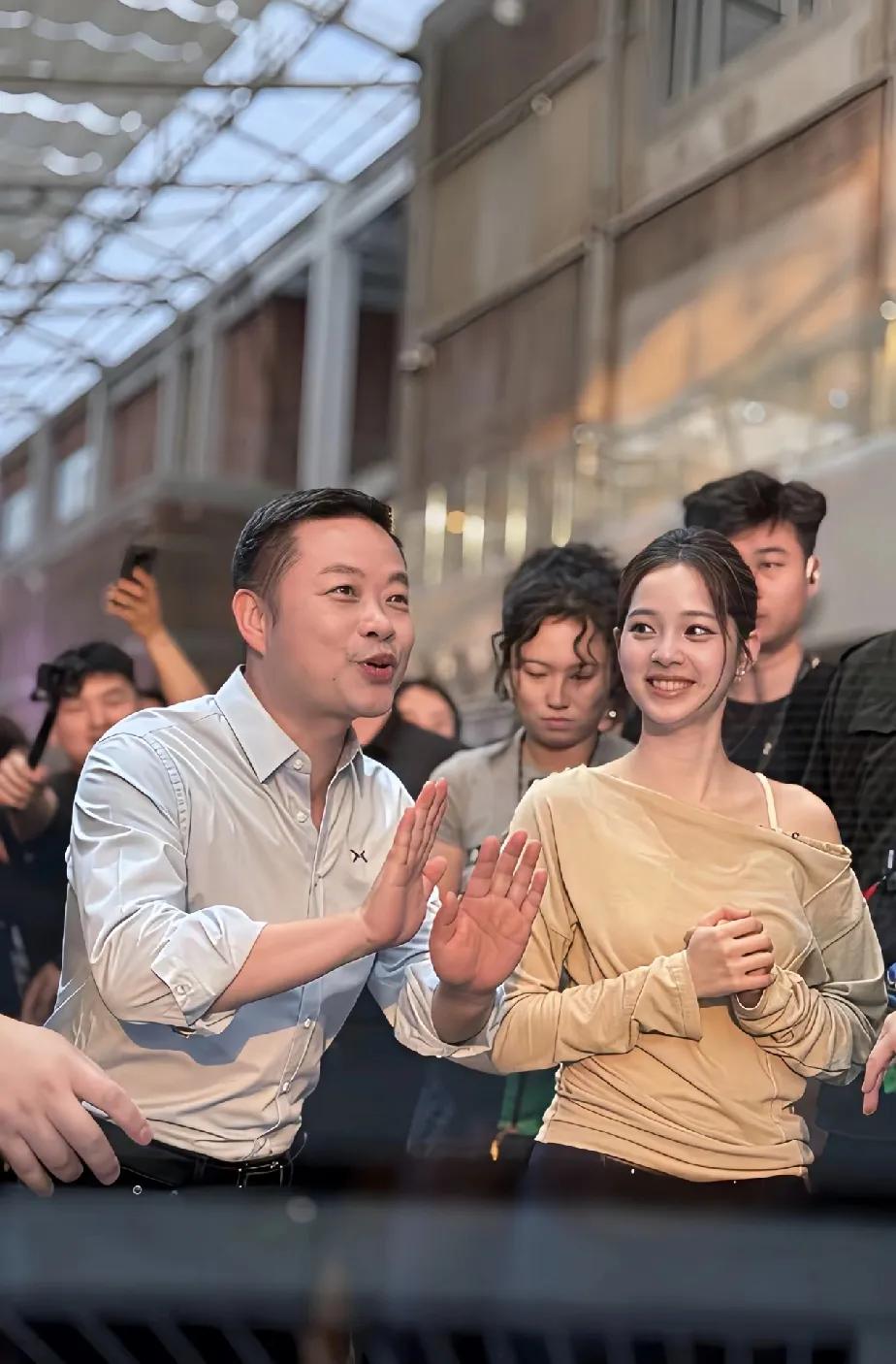 小鹏赚大了！居然请来了邻家女神欧阳娜娜作为代言人，她的亲和力和美貌可不是老