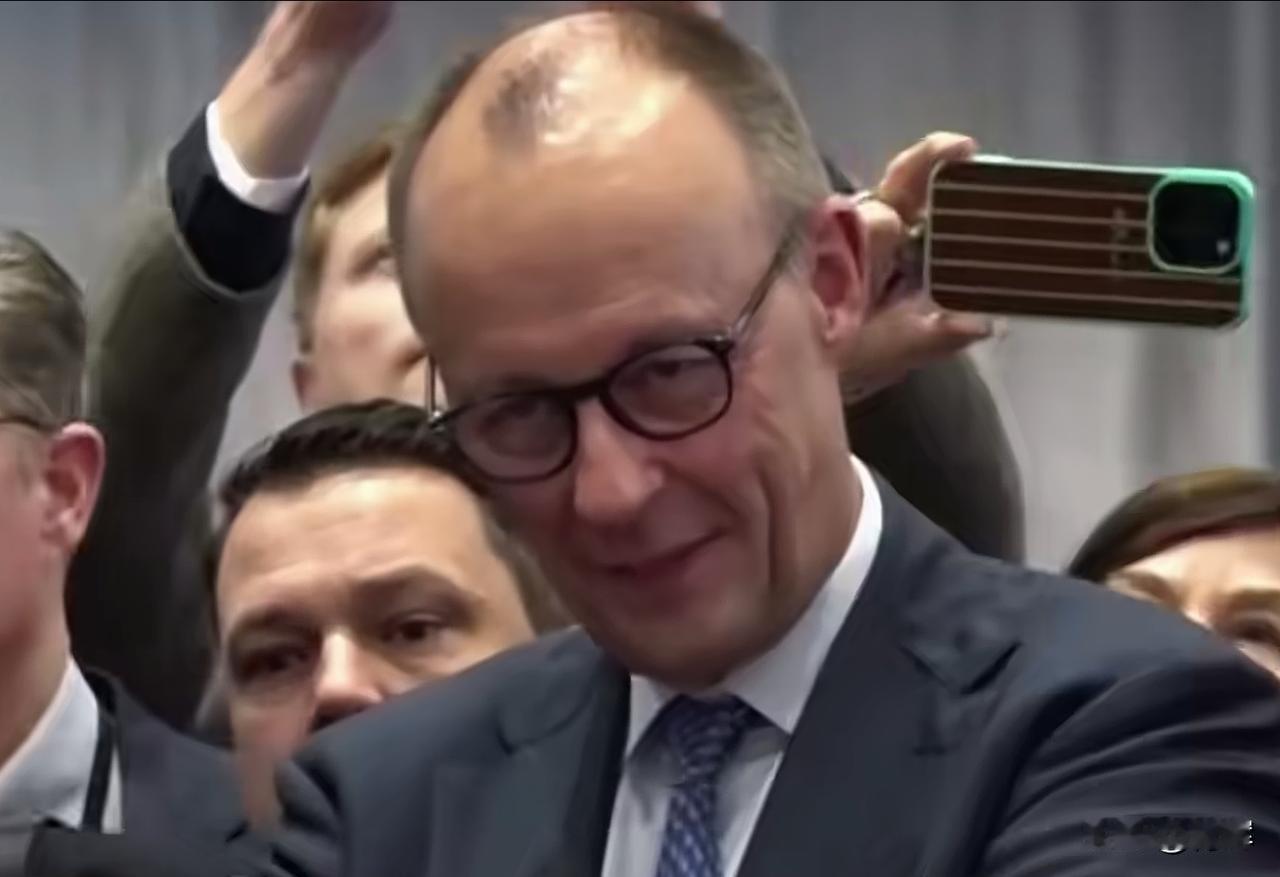 该防的还得防！德国记者随默茨访问宇树，摄像机被禁止入内27号当天在我国进行访问